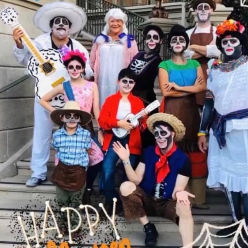 Movie Coco’s Ernesto de la Cruz/Mariachi white Costume XL Mariachi White hat.